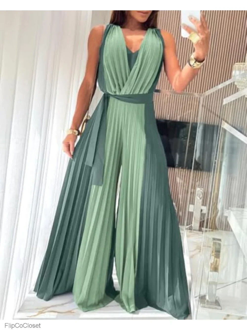 Sleeveless Color-Blocked Pleated Jumpsuit with Belt